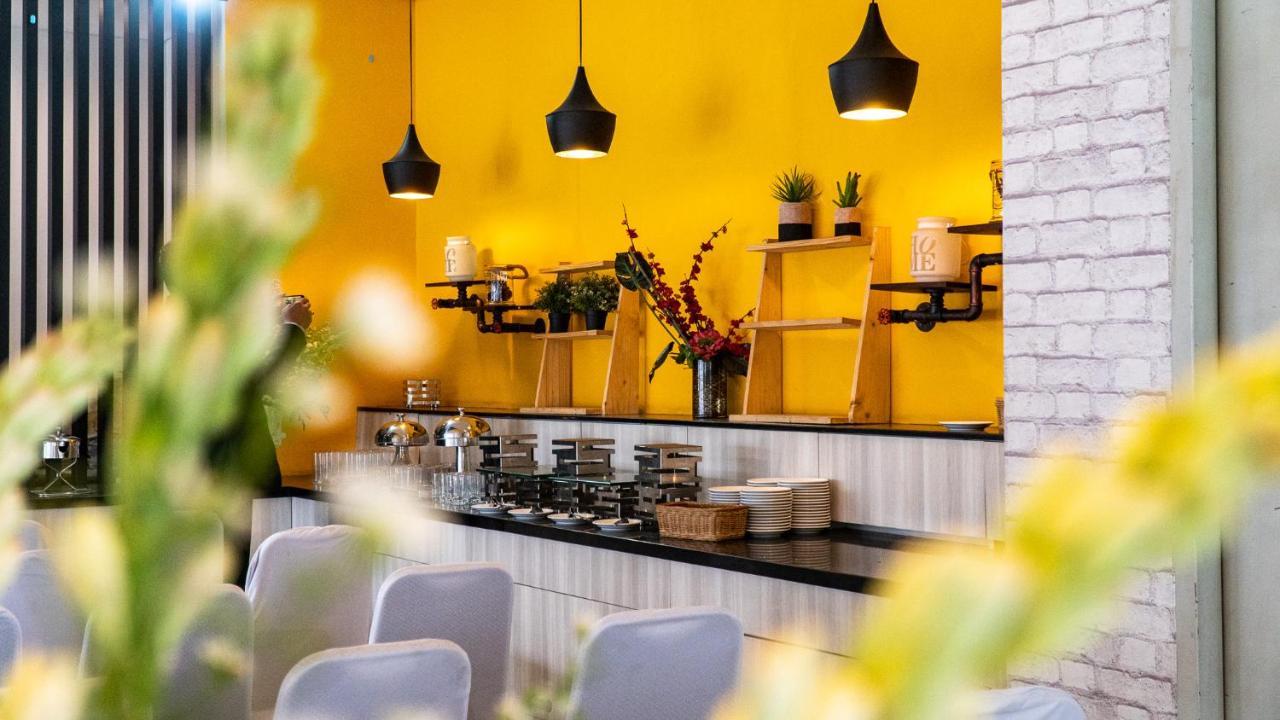 Hotel 88 Bekasi By Wh Extérieur photo